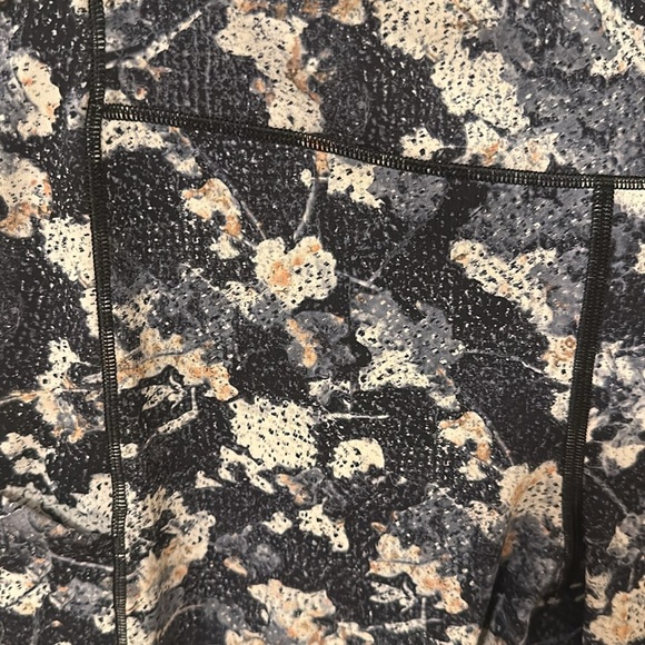 Lululemon Wunder Under High Rise Crop 21" Capri
Leggings size 10 - Picture 6 of 8